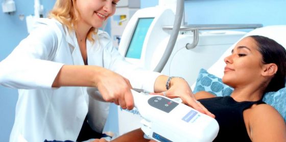 CoolSculpting Yaptıran Bir Kadının İzlenimleri 